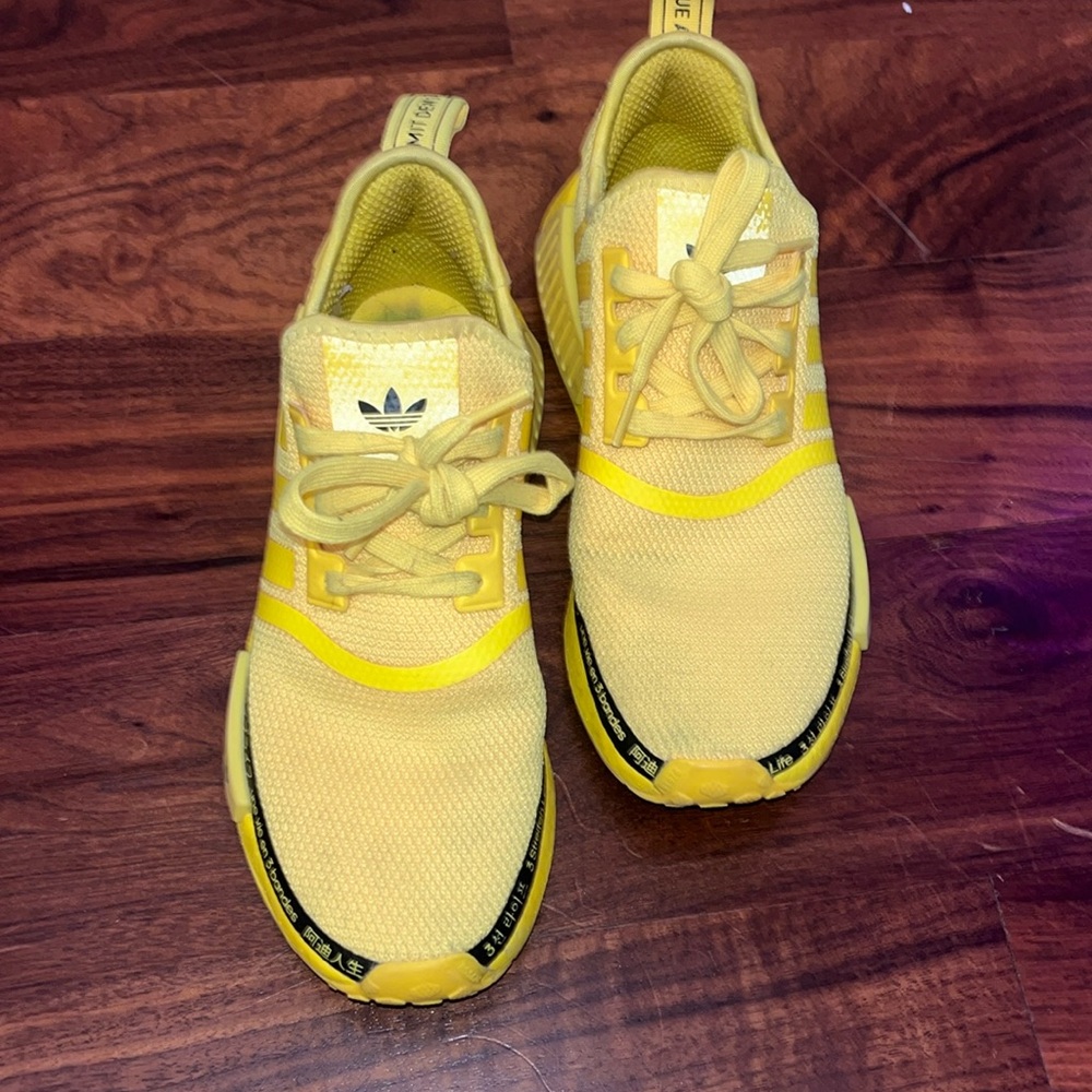 Women’s adidas yellow beam tennis’s shoes